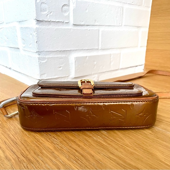 Louis Vuitton Authentic Vernis Christie MM Crossbody Bag - Picture 5 of 15